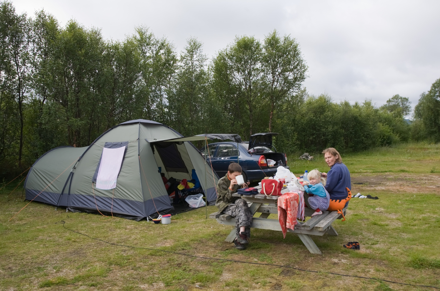 famille dans un camping proche ales